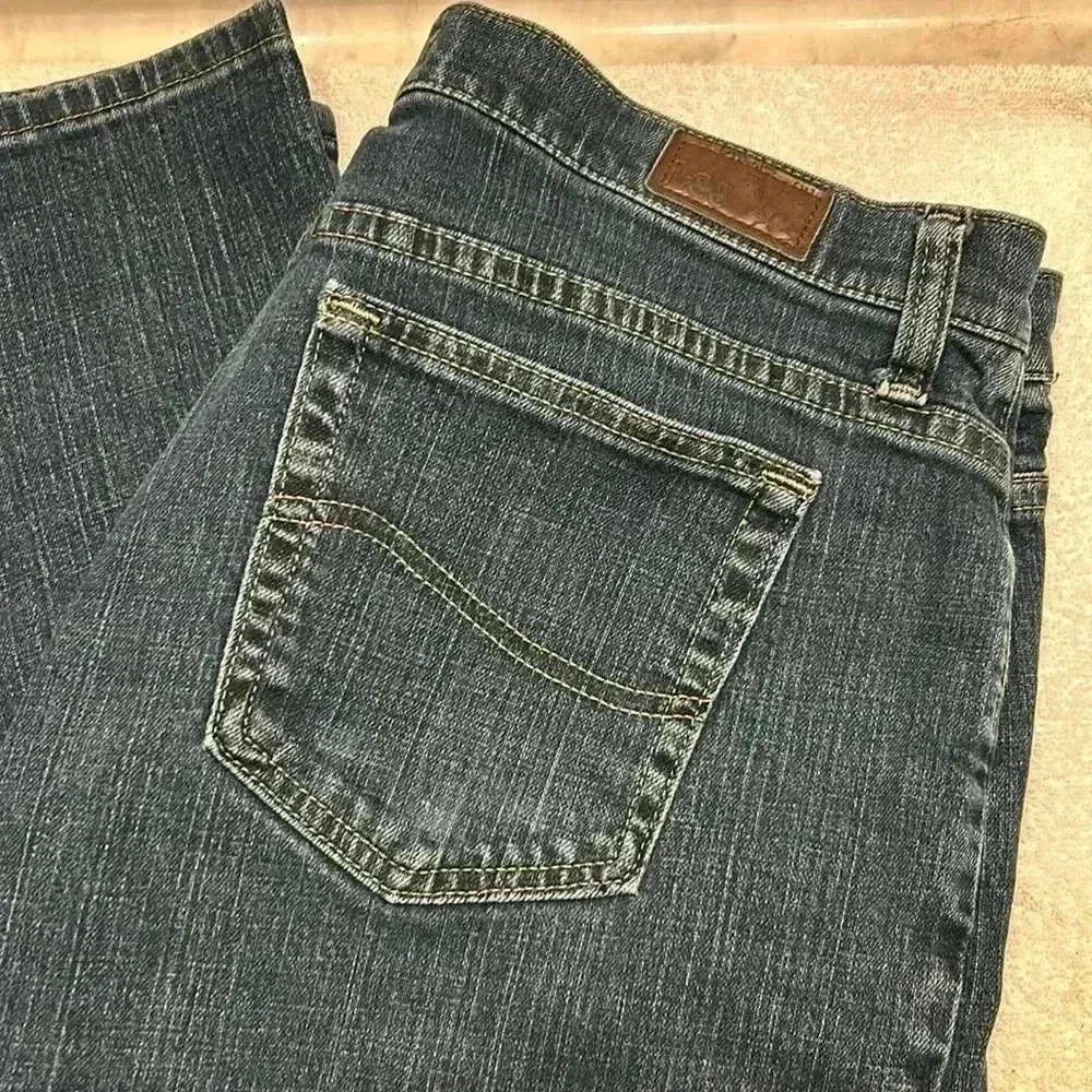 Lee Dark Wash Relaxed Straight Leg Women Jeans Size 14P - Picture 2 of 8